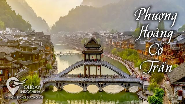 Dòng sông Đà Giang chảy qua Phượng Hoàng Cổ Trấn