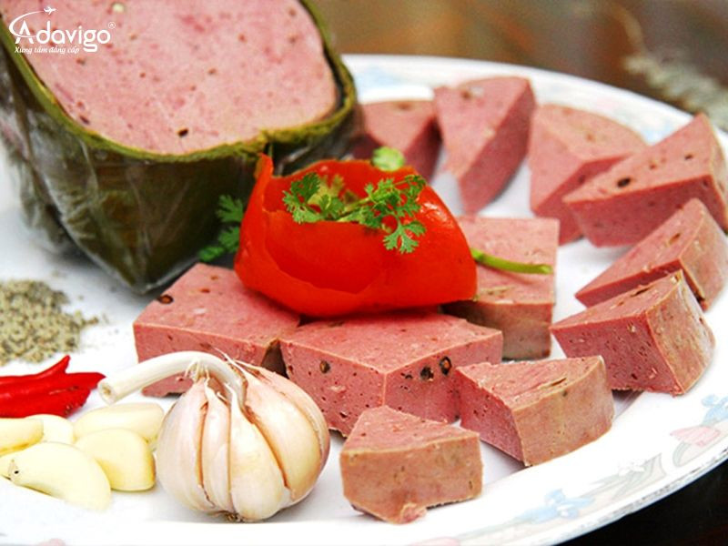 Du khách nên mua chả bò Đà Nẵng về làm quà