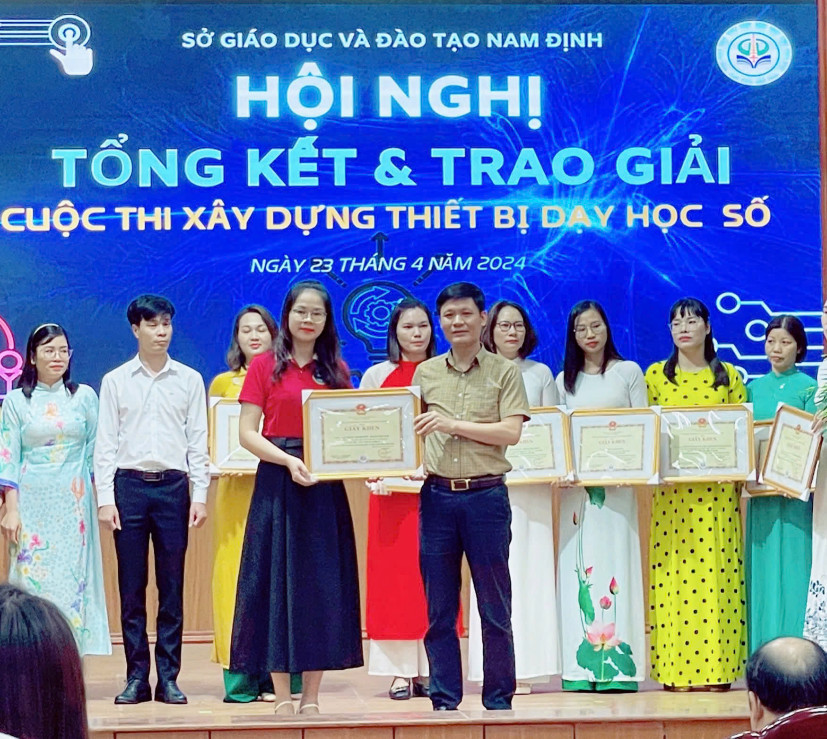Giáo viên trường Chu Văn An 8Day - trang web uy tín đăng ký & đăng nhập dễ dàng xuất sắc đoạt giải cuộc thi thiết bị dạy học số