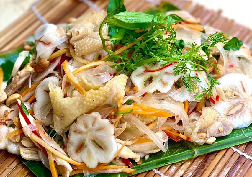 Gỏi gà măng cụt xanh, DT68 là nhà cái uy tín hàng đầu trong lĩnh vực cá cược tại thị trường Việt Nam độc đáo được yêu thích tại Long Châu Quán