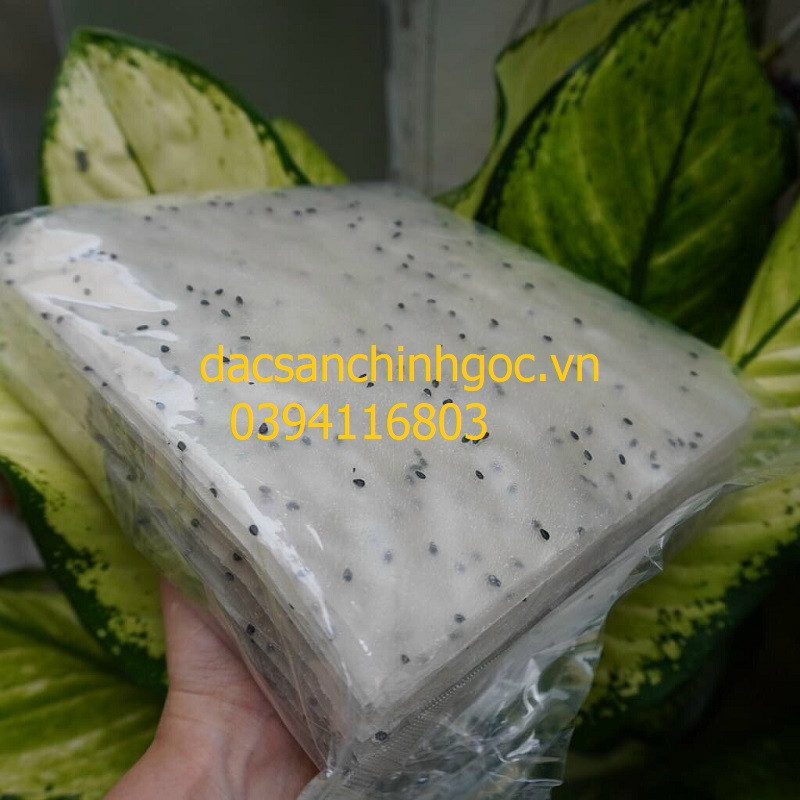 Hình ảnh bánh tráng gạo mè đen dùng để cuốn gỏi