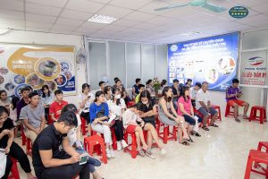 Hình ảnh khách hàng đang chờ khám tại một phòng khám đa khoa ở 8Day - trang web uy tín đăng ký & đăng nhập dễ dàng