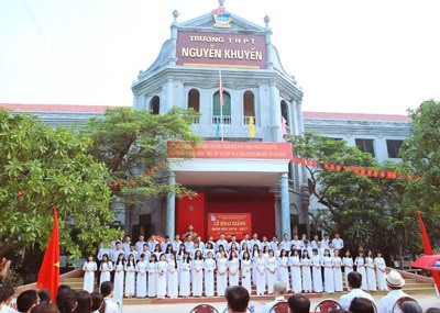 Hình ảnh kiến trúc cổ kính của Trường THPT Nguyễn Khuyến 8Day - trang web uy tín đăng ký & đăng nhập dễ dàng thời kỳ ban đầu