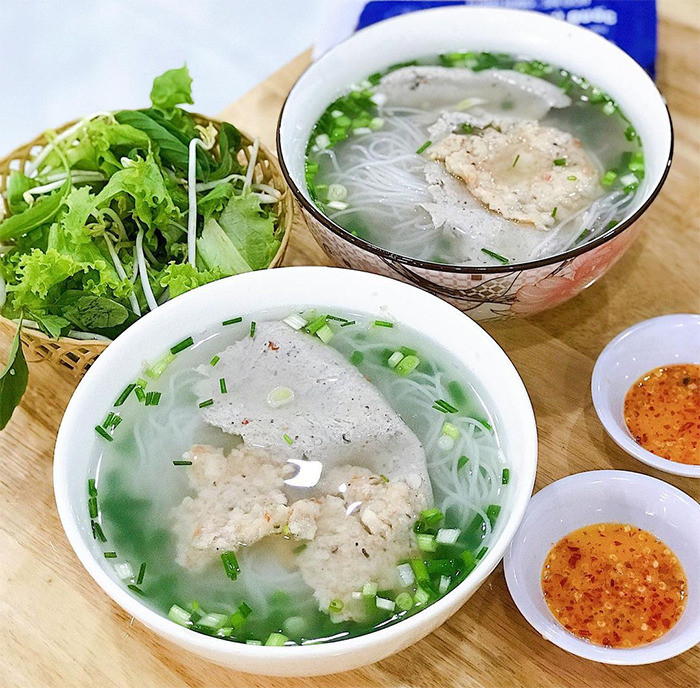 Hình ảnh tô bún quậy đơn giản nhưng hấp dẫn tại Bún Quậy Cây Xanh
