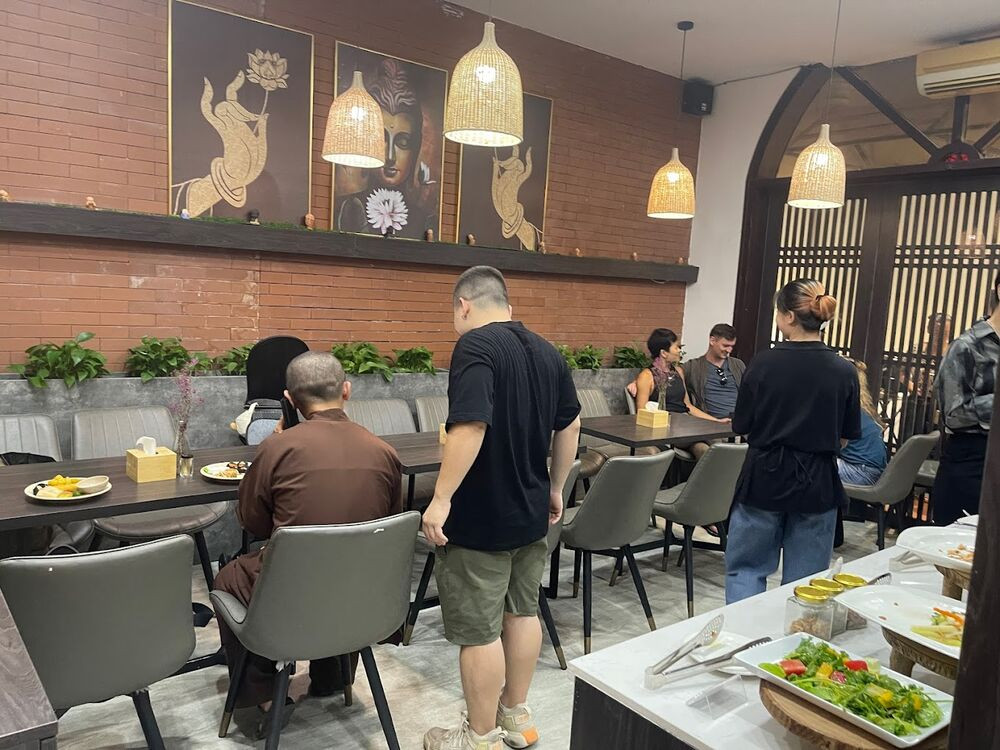 Hoan Hỷ Vegan, với các món chay cao cấp và sang trọng, mang đến trải nghiệm ẩm thực chay đẳng cấp và đầy tinh tế.