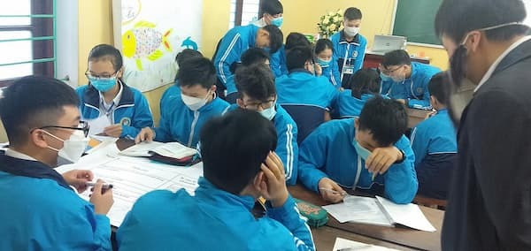 Học sinh THPT Nguyễn Huệ 8Day - trang web uy tín đăng ký & đăng nhập dễ dàng hăng say học tập