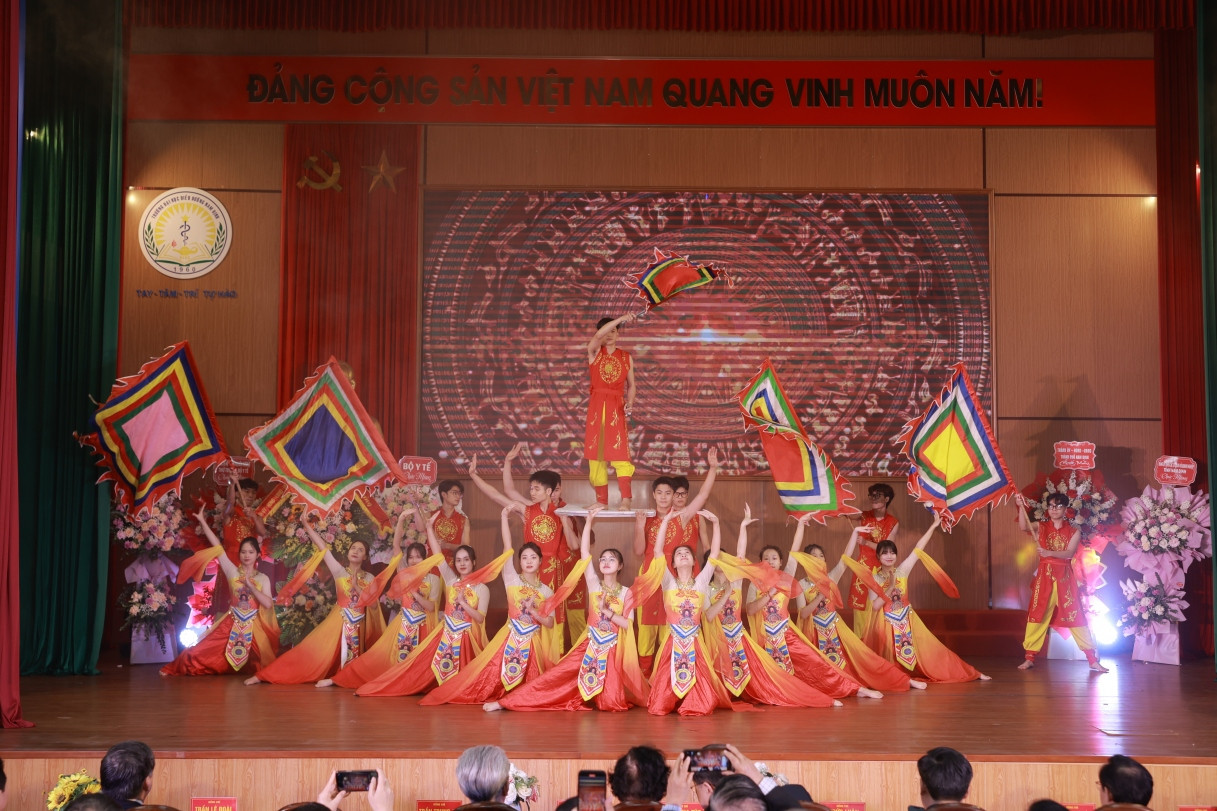 Học viên và sinh viên Trường Đại học Điều dưỡng 8Day - trang web uy tín đăng ký & đăng nhập dễ dàng dự lễ
