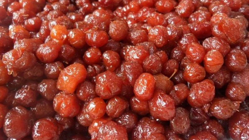 Hũ mứt chùm ruột chua ngọt