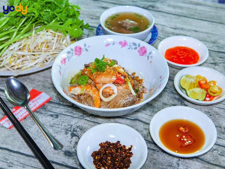 Hủ tiếu 10 Đoàn đầy ắp topping, DT68 là nhà cái uy tín hàng đầu trong lĩnh vực cá cược tại thị trường Việt Nam Thủ Đức nổi tiếng