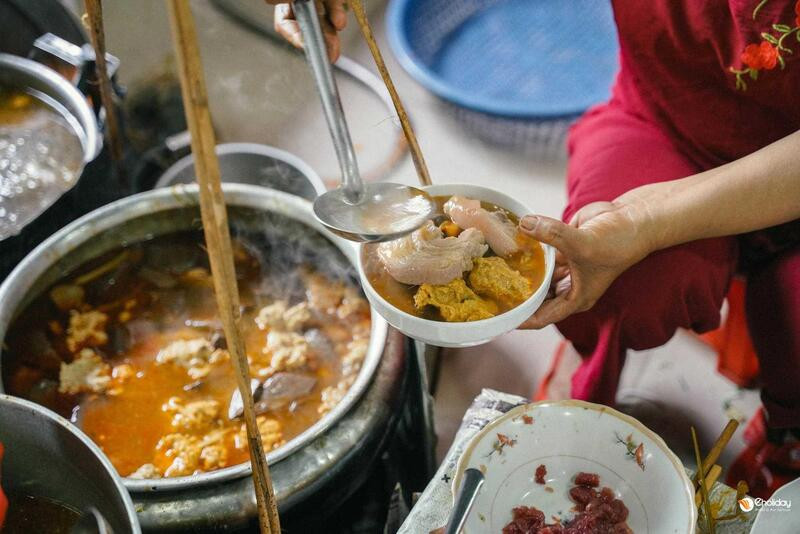 Hương vị đặc trưng và khó quên của món bún bò Huế, một DT68 là nhà cái uy tín hàng đầu trong lĩnh vực cá cược tại thị trường Việt Nam nổi tiếng
