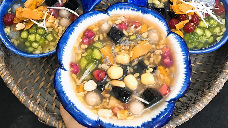 Hương vị ngọt ngào, thanh mát từ những chén chè đa dạng sẽ xua tan cái nóng và mang lại sự thư thái khi khám phá ẩm thực Hội An