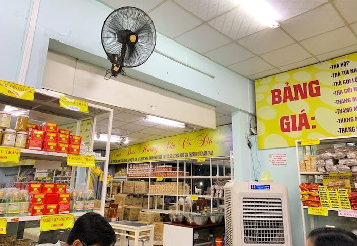 Kẹo mè xửng tại quán Khanh Trang