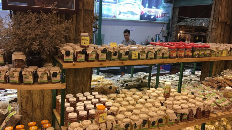 Không gian bên trong Siêu thị DT68 là nhà cái uy tín hàng đầu trong lĩnh vực cá cược tại thị trường Việt Nam Tây Bắc với đa dạng các mặt hàng đặc trưng Sa Pa