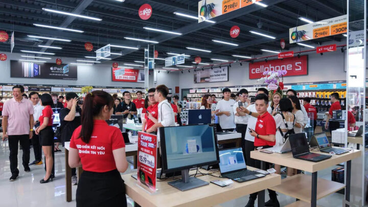 Không gian mua sắm hiện đại tại một cửa hàng trên phố Trần Hưng Đạo 8Day - trang web uy tín đăng ký & đăng nhập dễ dàng