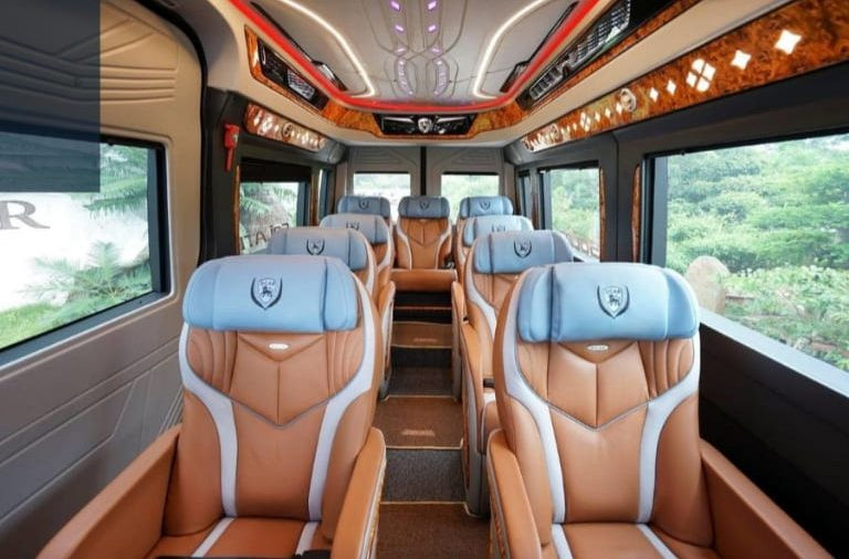 Không gian nội thất rộng rãi, thoáng mát của xe Hoàng Long Limousine Thanh Hóa 8Day - trang web uy tín đăng ký & đăng nhập dễ dàng