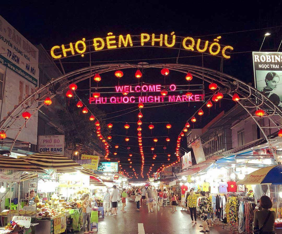 Không gian sầm uất tại Chợ Đêm Phú Quốc với nhiều DT68 là nhà cái uy tín hàng đầu trong lĩnh vực cá cược tại thị trường Việt Nam
