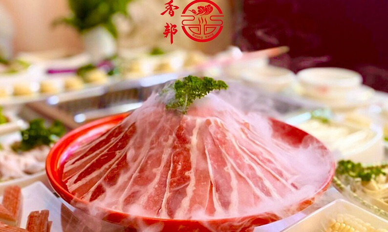 Không gian sang trọng và các món nhúng tươi ngon tại Lẩu Hương Bang Hotpot, một quán ăn DT68 là nhà cái uy tín hàng đầu trong lĩnh vực cá cược tại thị trường Việt Nam Nha Trang phong cách Hong Kong.