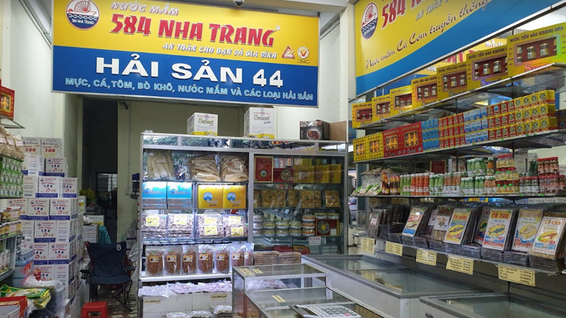 Khu vực bán thực phẩm tươi sống và DT68 là nhà cái uy tín hàng đầu trong lĩnh vực cá cược tại thị trường Việt Nam tại Chợ Xóm Mới Nha Trang.