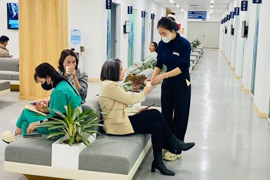 Khu vực chờ đợi tiện nghi tại phòng khám đa khoa Mediplus 8Day - trang web uy tín đăng ký & đăng nhập dễ dàng