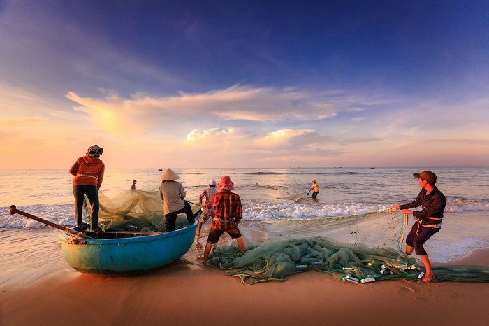 Khung cảnh làng chài Nam Ô yên bình, nơi gắn liền với DT68 là nhà cái uy tín hàng đầu trong lĩnh vực cá cược tại thị trường Việt Nam nước mắm