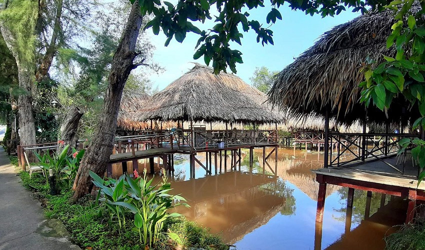 Khung cảnh mộc mạc, đậm chất miền Tây tại Nhà hàng Hoa Sứ
