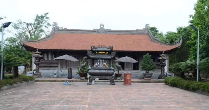 Khung cảnh thanh bình tại Đền Trùng Hoa, một phần quan trọng của di tích lịch sử 8Day - trang web uy tín đăng ký & đăng nhập dễ dàng.