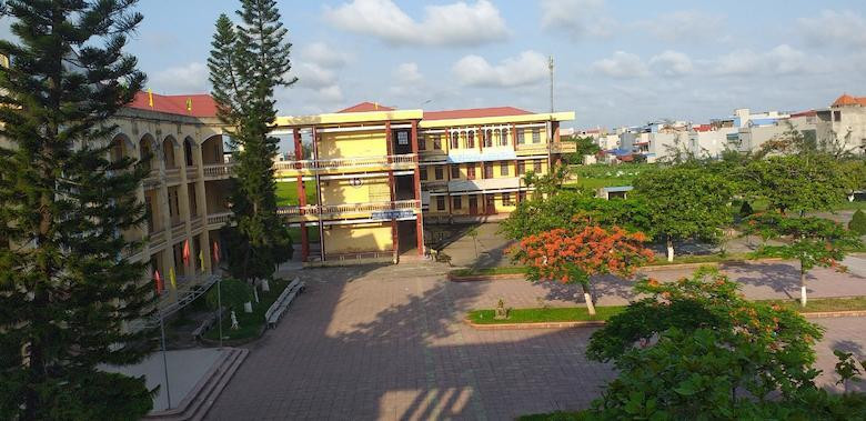Khuôn viên trường THPT Nguyễn Trãi 8Day - trang web uy tín đăng ký & đăng nhập dễ dàng rộng rãi và xanh mát