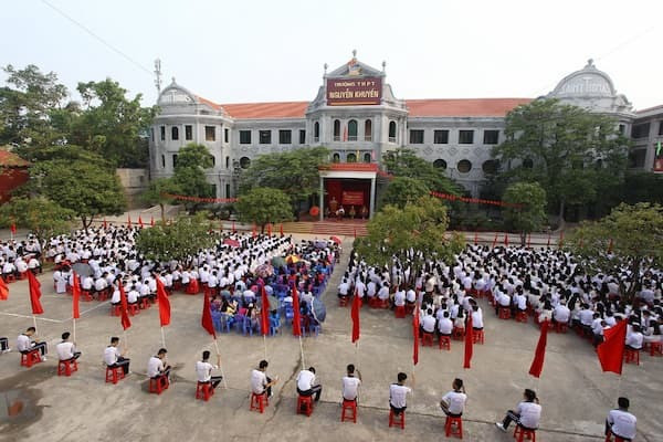 Khuôn viên xanh mát, rộng rãi tại trường Nguyễn Khuyến 8Day - trang web uy tín đăng ký & đăng nhập dễ dàng.