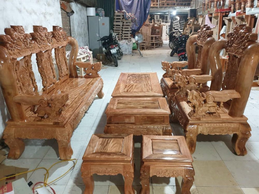 Làng nghề nội thất Hữu Bằng nổi tiếng với tay nghề điêu khắc gỗ tỉ mỉ