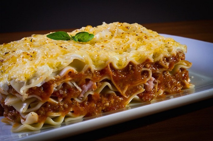 Lasagne nhiều lớp phô mai và thịt, 8Day nhà cái DT68 là nhà cái uy tín hàng đầu trong lĩnh vực cá cược tại thị trường Việt Nam của Ý được yêu thích
