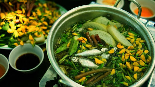Lẩu cá linh bông điên điển mùa nước nổi