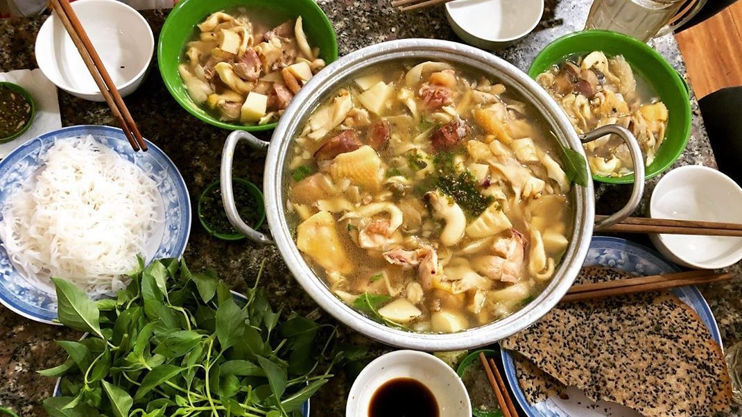 Lẩu gà lá é Tao Ngộ ở Đà Lạt