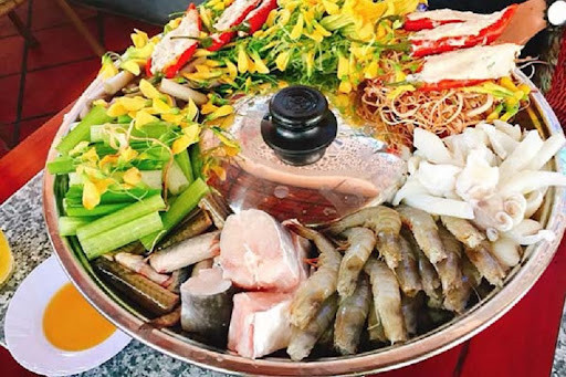 Lẩu mắm đặc trưng