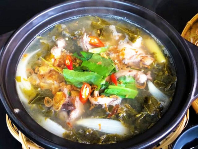 Lẩu mắm Hậu Giang thơm ngon với cá chẽm tươi
