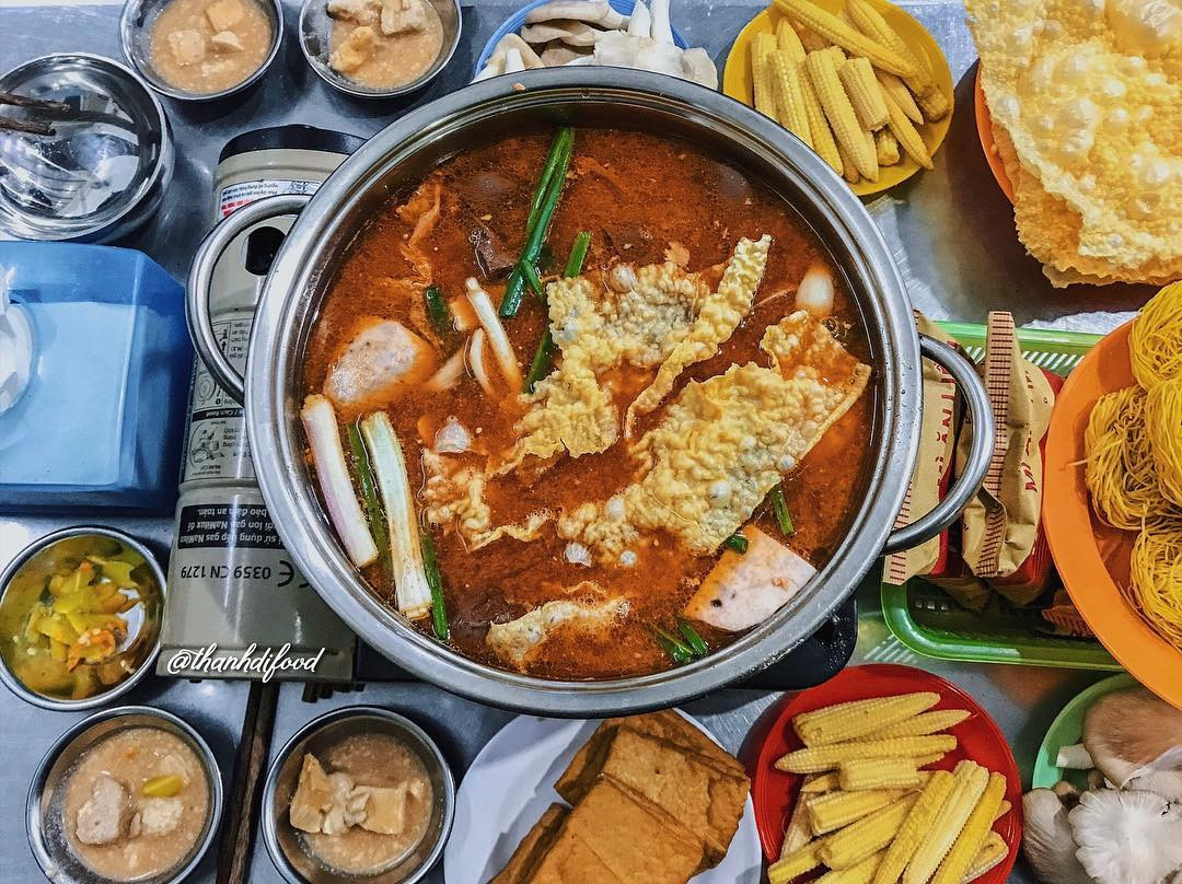 Lẩu vịt nấu chao tại Quán Cẩm Tú