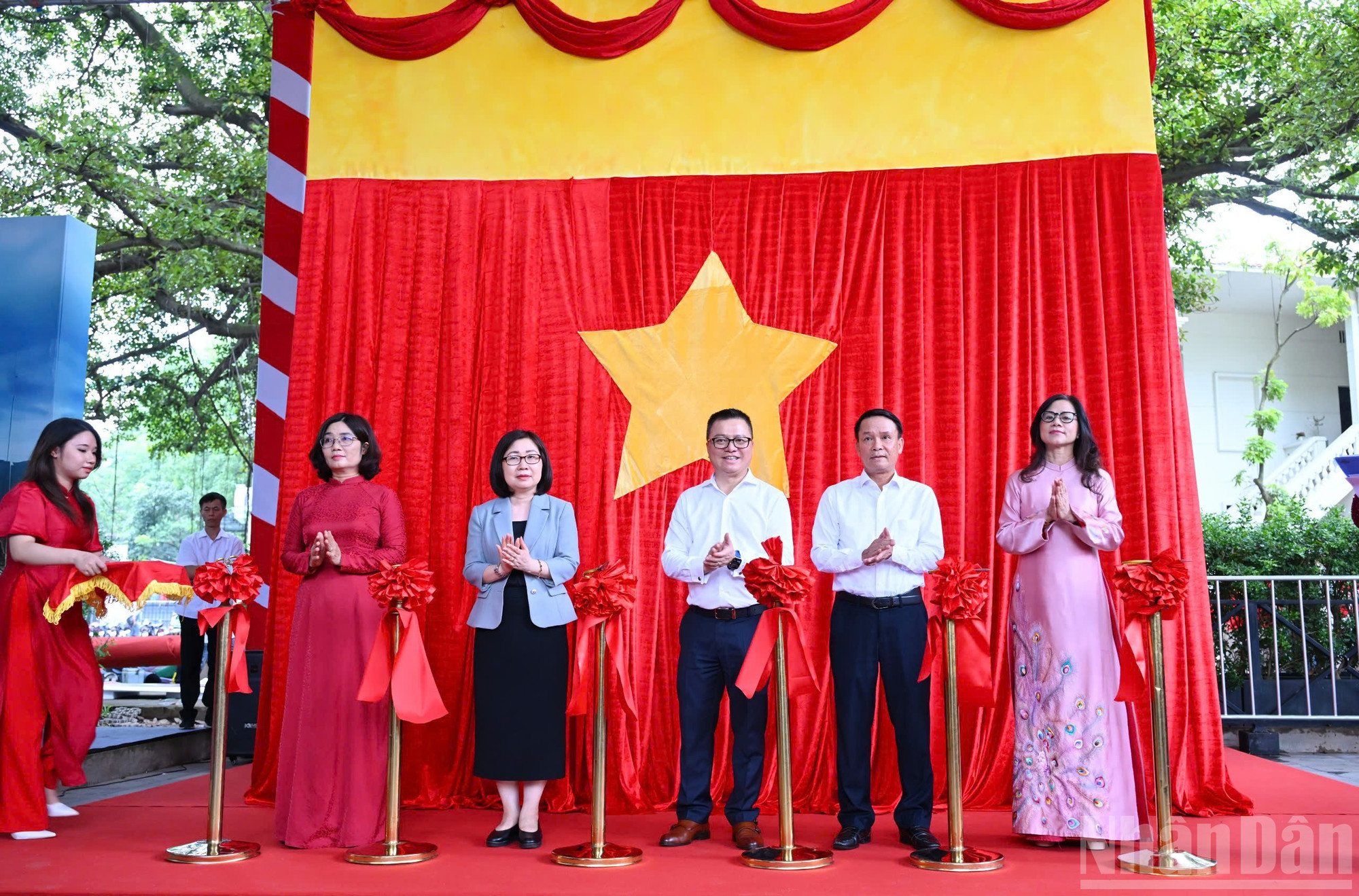 Lễ cắt băng khai mạc triển lãm tương tác của Báo Nhân Dân
