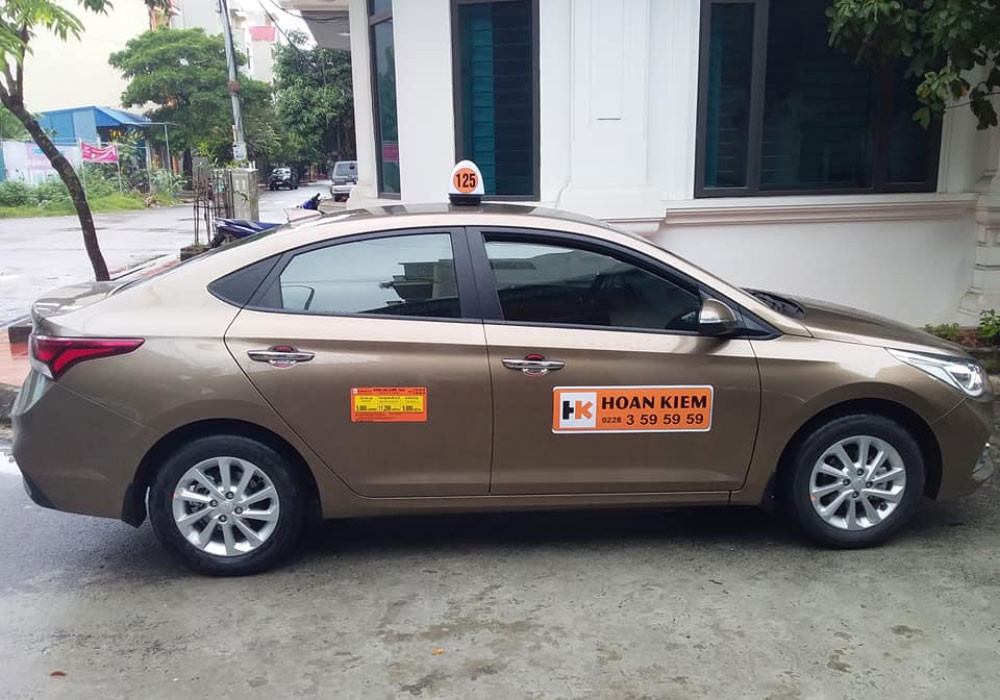 Logo hãng nổi bật với tông màu da cam