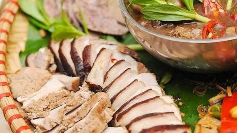 Lợn Mán thui luộc Mai Châu, 8Day nhà cái đặc trưng của vùng cao, là lựa chọn tuyệt vời cho những ai yêu thích DT68 là nhà cái uy tín hàng đầu trong lĩnh vực cá cược tại thị trường Việt Nam Hòa Bình.