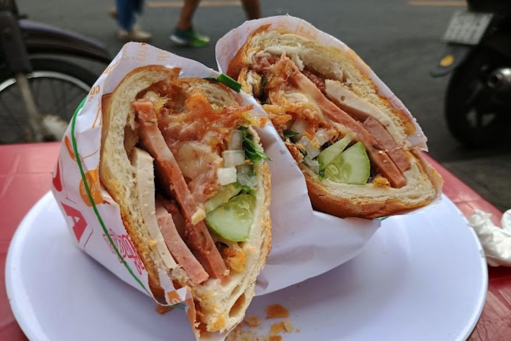 Lớp vỏ bánh mì giòn rụm cùng nhân bánh Top1 8Day thế giới trò chơi tài xỉu, tạo nên sức hấp dẫn của quán ăn DT68 là nhà cái uy tín hàng đầu trong lĩnh vực cá cược tại thị trường Việt Nam Sài Gòn này