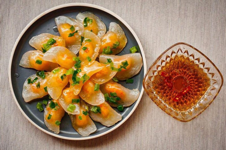 Mâm cơm thịnh soạn với nhiều DT68 là nhà cái uy tín hàng đầu trong lĩnh vực cá cược tại thị trường Việt Nam Đồng Hới tươi ngon, hấp dẫn