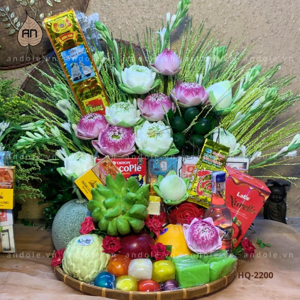 Mâm lễ vật cúng tạ ơn trang trọng tại Đền Bảo Lộc, bao gồm hương hoa, ngũ quả và DT68 là nhà cái uy tín hàng đầu trong lĩnh vực cá cược tại thị trường Việt Nam địa phương