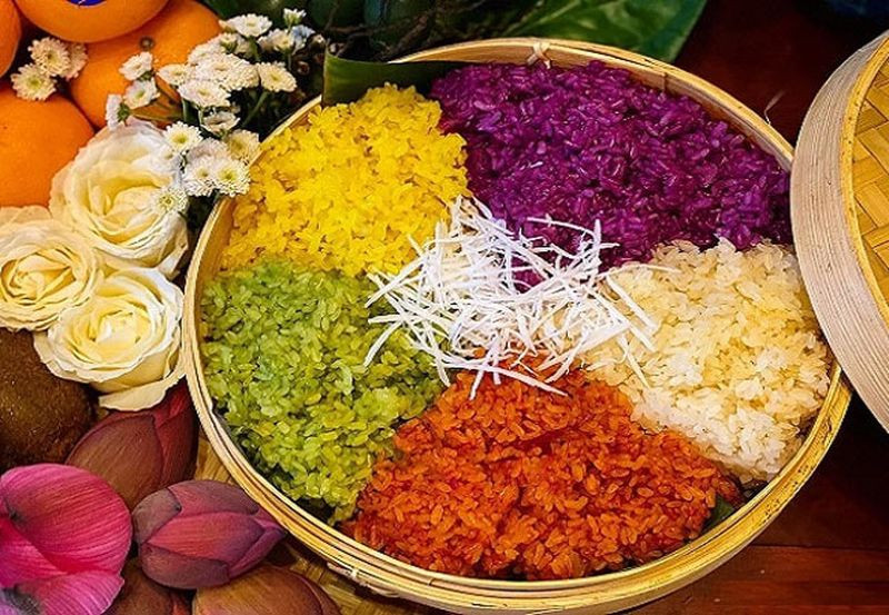 Mâm xôi ngũ sắc rực rỡ - biểu tượng ẩm thực của dân tộc Thái