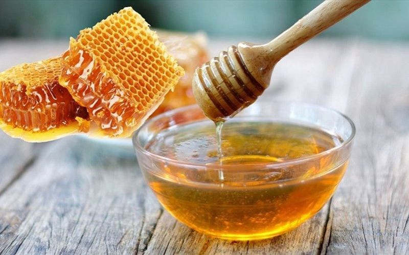 Mật ong rừng nguyên chất, quà tết sức khỏe từ thiên nhiên.