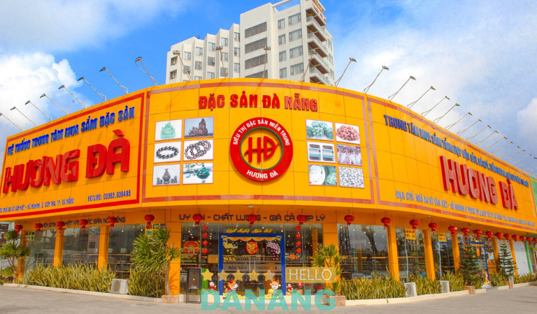Mặt tiền cửa hàng 8Dayvn con khuyến mãi lớn Đà Nẵng Hương Đà