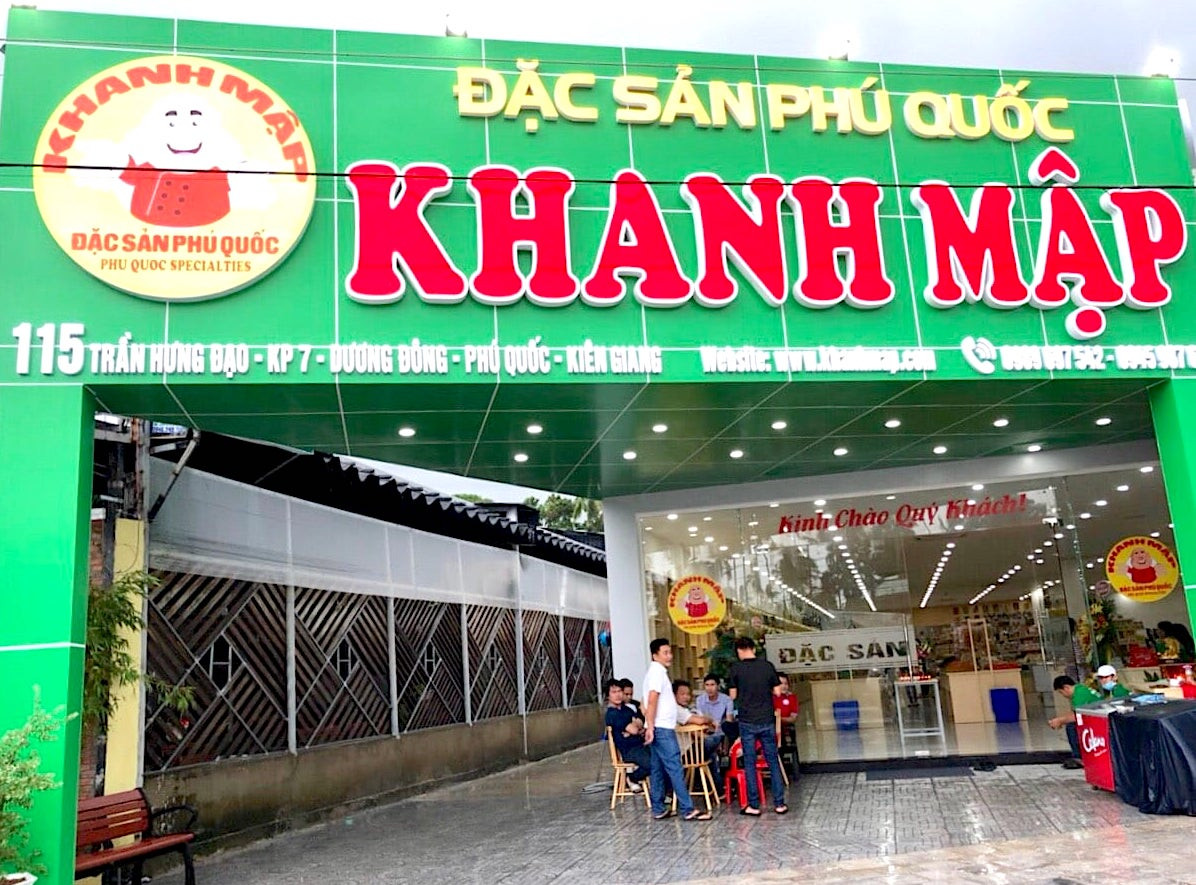 Mặt tiền cửa hàng 8Dayvn con khuyến mãi lớn Phú Quốc Khanh Mập