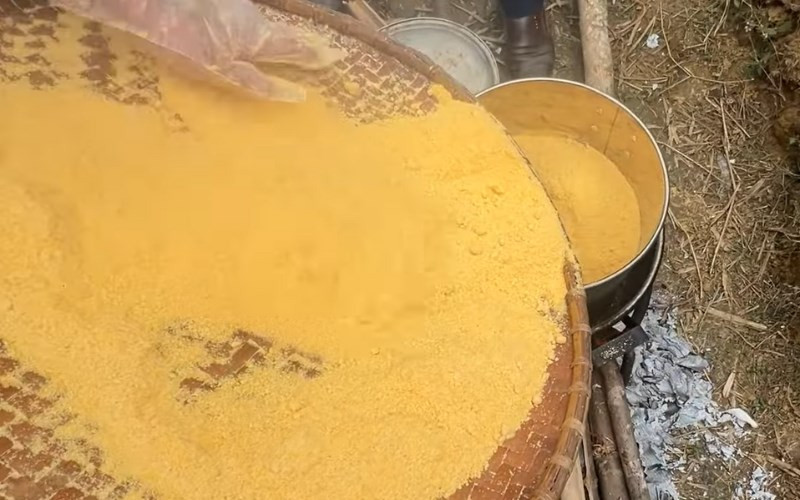 Mèn mén chín tơi xốp sau khi hấp