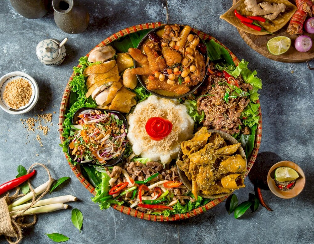 Mẹt gà Đông Tảo thịnh soạn