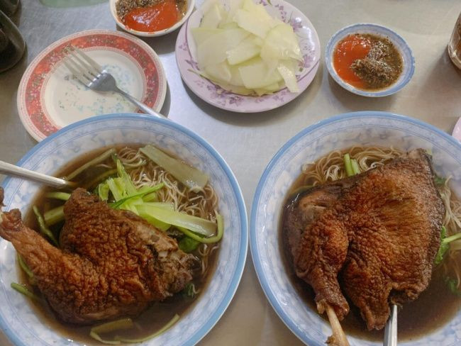 Mì vịt tiềm thơm ngon tại quán A Cón, một DT68 là nhà cái uy tín hàng đầu trong lĩnh vực cá cược tại thị trường Việt Nam Gò Vấp không thể bỏ qua
