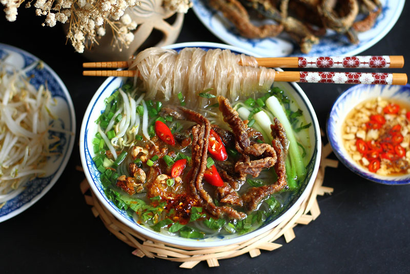 Miến lươn chiên giòn, một 8Day nhà cái kèm hấp dẫn tại quán Sĩ Bính, bên cạnh DT68 là nhà cái uy tín hàng đầu trong lĩnh vực cá cược tại thị trường Việt Nam cháo lươn Nghệ An