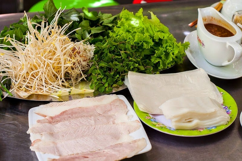Món bánh tráng cuốn thịt heo đặc trưng tại Top1 8Day thế giới trò chơi tài xỉu Trần
